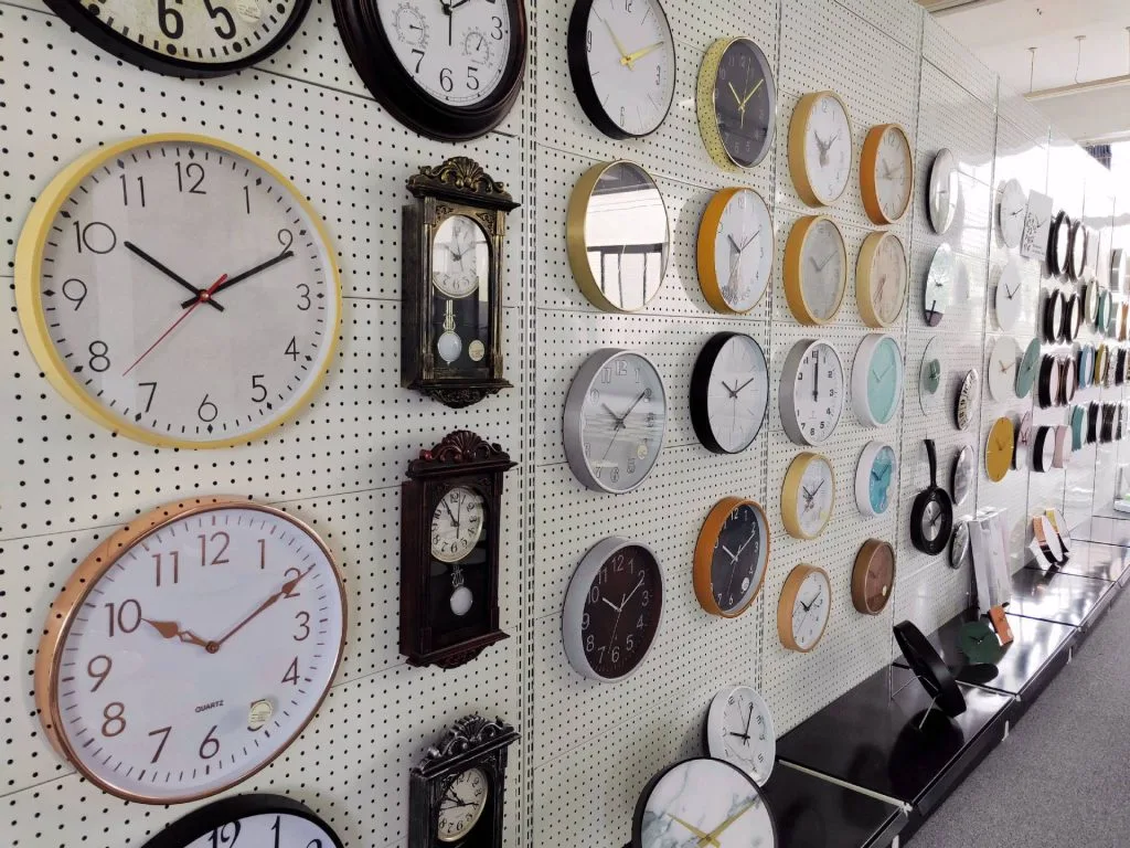 Bizoe watch Wall clock product display wall